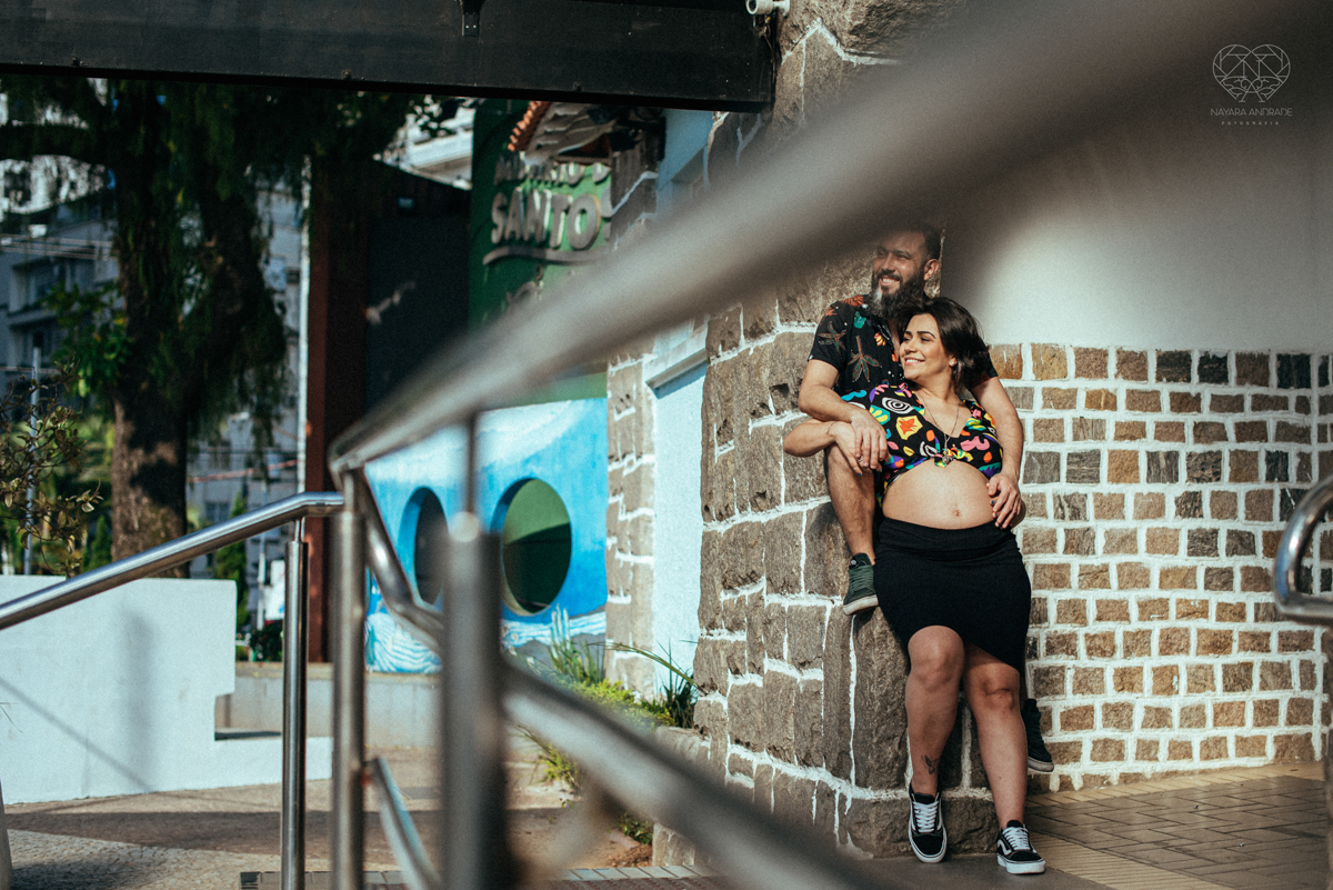 Ensaio gestante feito na praia de santos  litoral de sao paulo pela fotografa premiada nayara andrade fotos leves naturais e com emoçao mulher gravida inspiraçao de fotos  gravidez na praia