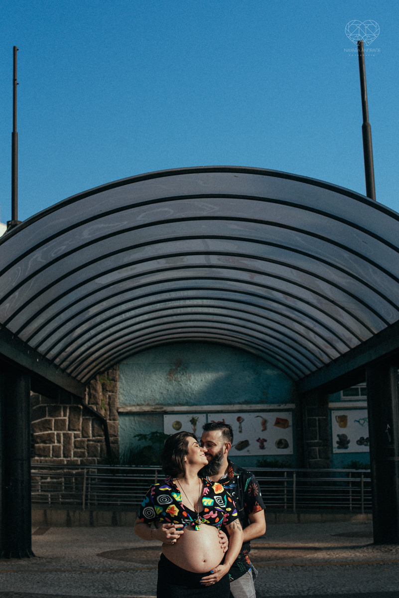 Ensaio gestante feito na praia de santos  litoral de sao paulo pela fotografa premiada nayara andrade fotos leves naturais e com emoçao mulher gravida inspiraçao de fotos  gravidez na praia