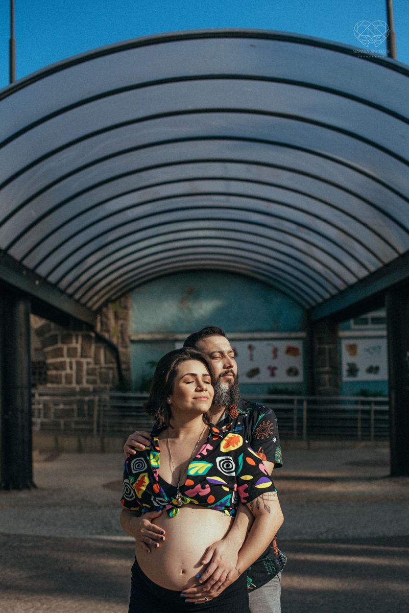 Ensaio gestante feito na praia de santos  litoral de sao paulo pela fotografa premiada nayara andrade fotos leves naturais e com emoçao mulher gravida inspiraçao de fotos  gravidez na praia