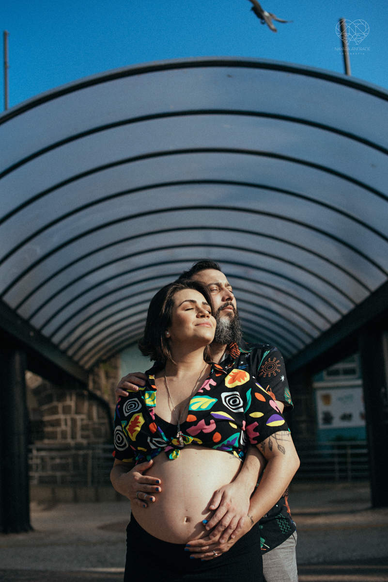 Ensaio gestante feito na praia de santos  litoral de sao paulo pela fotografa premiada nayara andrade fotos leves naturais e com emoçao mulher gravida inspiraçao de fotos  gravidez na praia