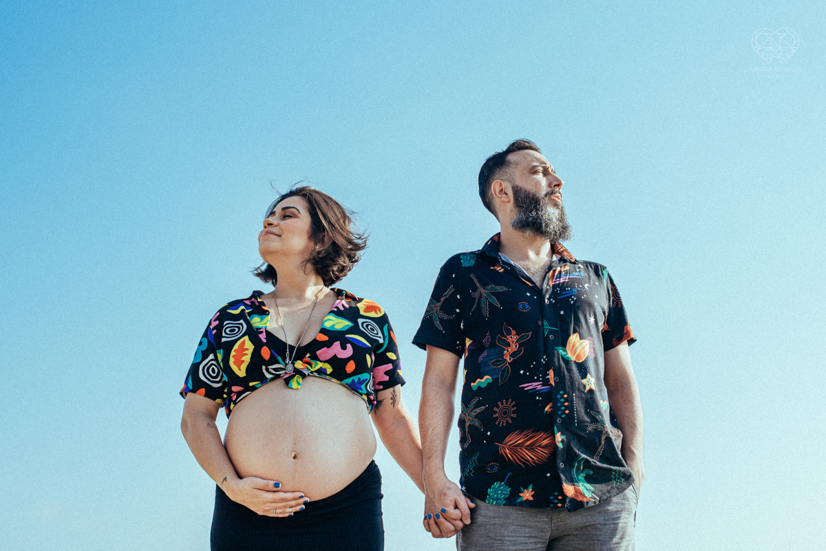 Ensaio gestante feito na praia de santos  litoral de sao paulo pela fotografa premiada nayara andrade fotos leves naturais e com emoçao mulher gravida inspiraçao de fotos  gravidez na praia