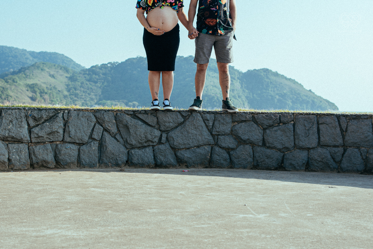 Ensaio gestante feito na praia de santos  litoral de sao paulo pela fotografa premiada nayara andrade fotos leves naturais e com emoçao mulher gravida inspiraçao de fotos  gravidez na praia