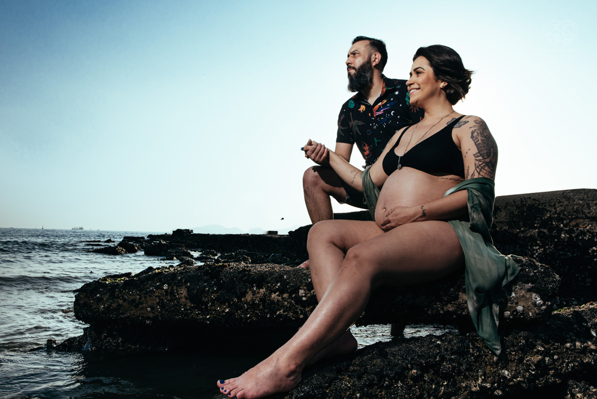 Ensaio gestante feito na praia de santos  litoral de sao paulo pela fotografa premiada nayara andrade fotos leves naturais e com emoçao mulher gravida inspiraçao de fotos  gravidez na praia