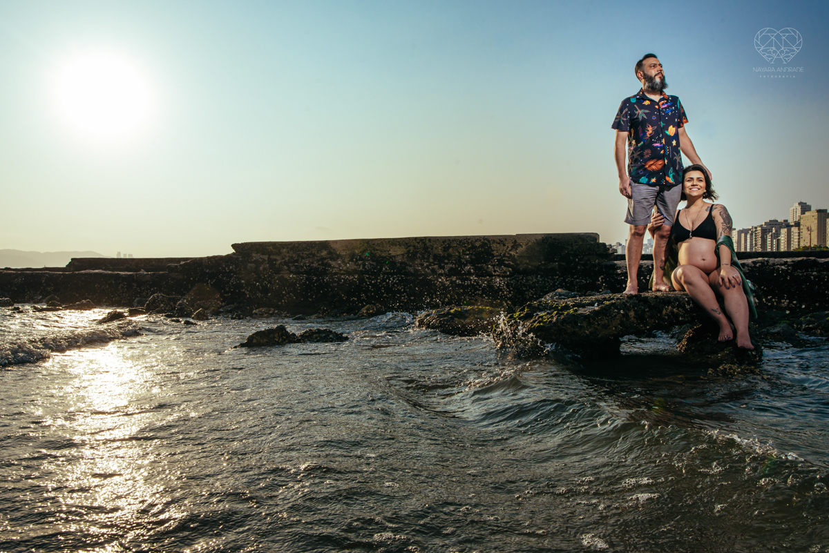 Ensaio gestante feito na praia de santos  litoral de sao paulo pela fotografa premiada nayara andrade fotos leves naturais e com emoçao mulher gravida inspiraçao de fotos  gravidez na praia