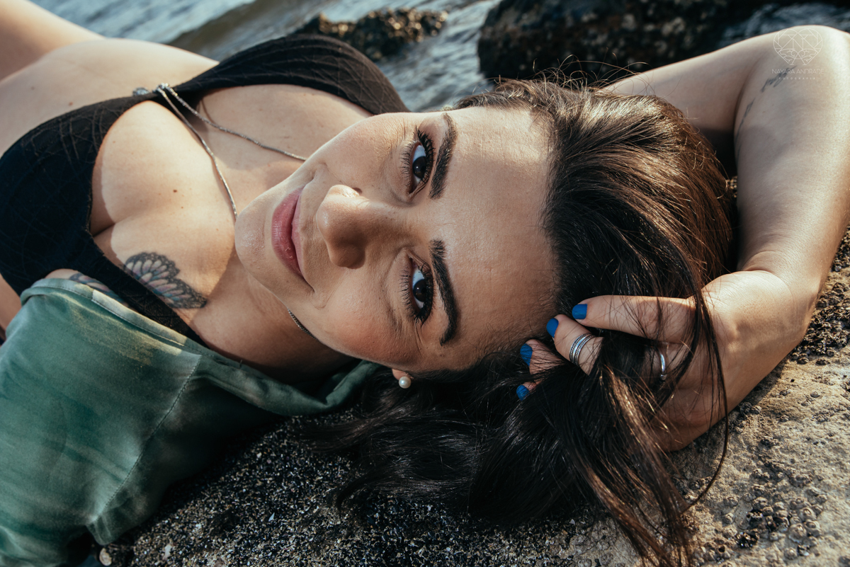 Ensaio gestante feito na praia de santos  litoral de sao paulo pela fotografa premiada nayara andrade fotos leves naturais e com emoçao mulher gravida inspiraçao de fotos  gravidez na praia