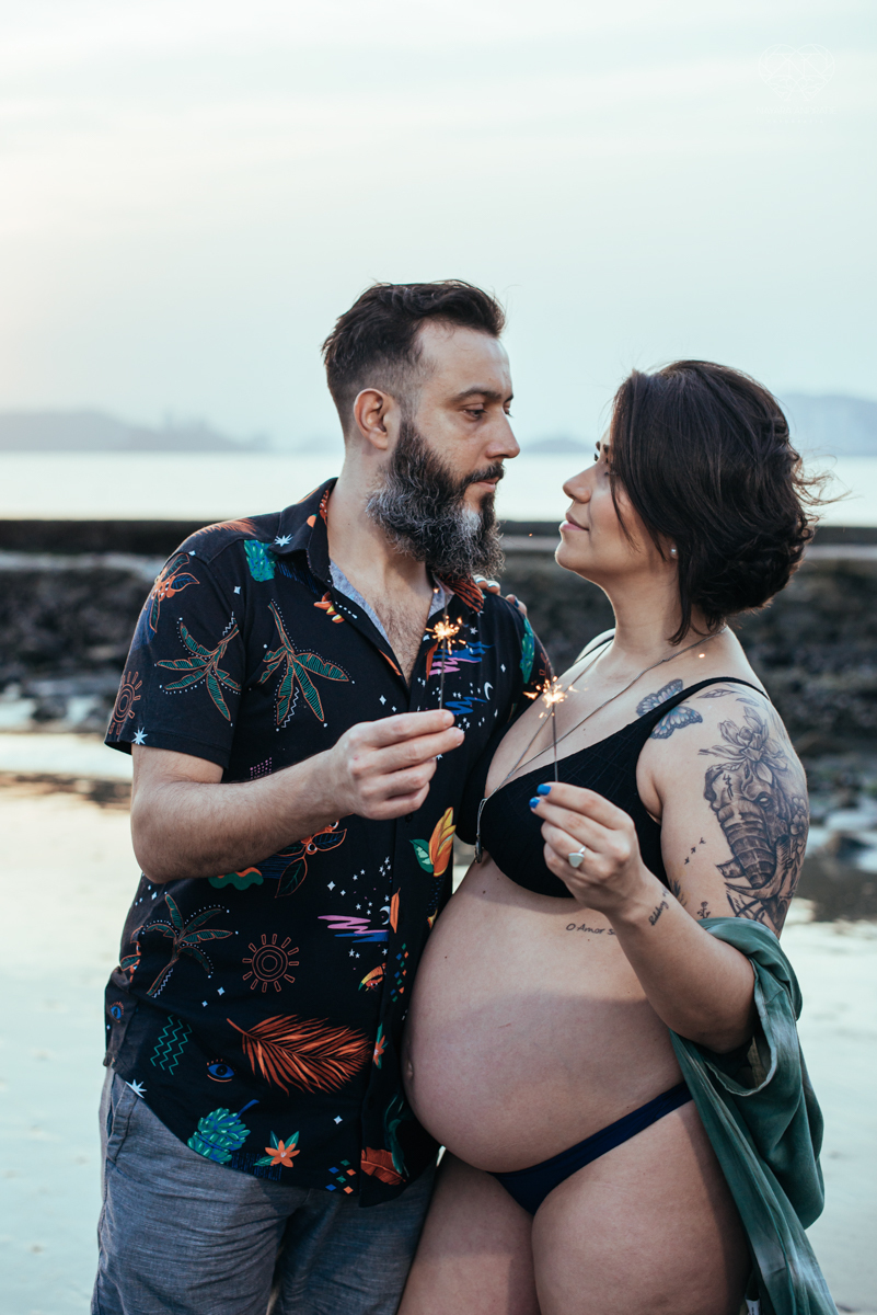 Ensaio gestante feito na praia de santos  litoral de sao paulo pela fotografa premiada nayara andrade fotos leves naturais e com emoçao mulher gravida inspiraçao de fotos  gravidez na praia
