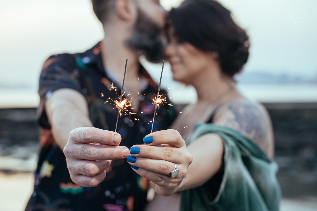 Ensaio gestante feito na praia de santos  litoral de sao paulo pela fotografa premiada nayara andrade fotos leves naturais e com emoçao mulher gravida inspiraçao de fotos  gravidez na praia