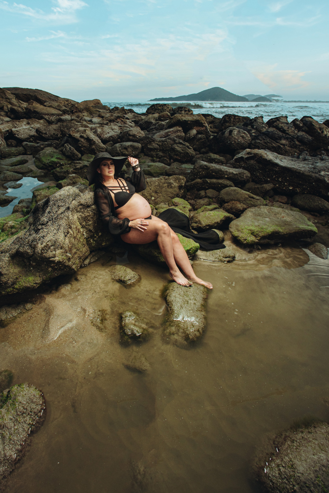 Ensaio gestante na praia do guaruja sao pedro iporgana e conchas no ltoral de sao paulo  gestante classica estilo moda fotos inspiradoras para gravidas criativas e com sentimento feitas pela fotografa premiada Nayara Andrade