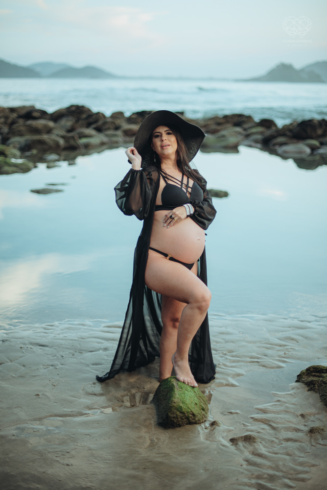 Ensaio gestante na praia do guaruja sao pedro iporgana e conchas no ltoral de sao paulo  gestante classica estilo moda fotos inspiradoras para gravidas criativas e com sentimento feitas pela fotografa premiada Nayara Andrade