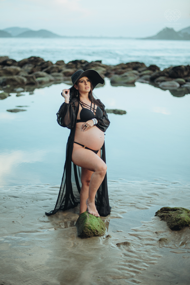 Ensaio gestante na praia do guaruja sao pedro iporgana e conchas no ltoral de sao paulo  gestante classica estilo moda fotos inspiradoras para gravidas criativas e com sentimento feitas pela fotografa premiada Nayara Andrade