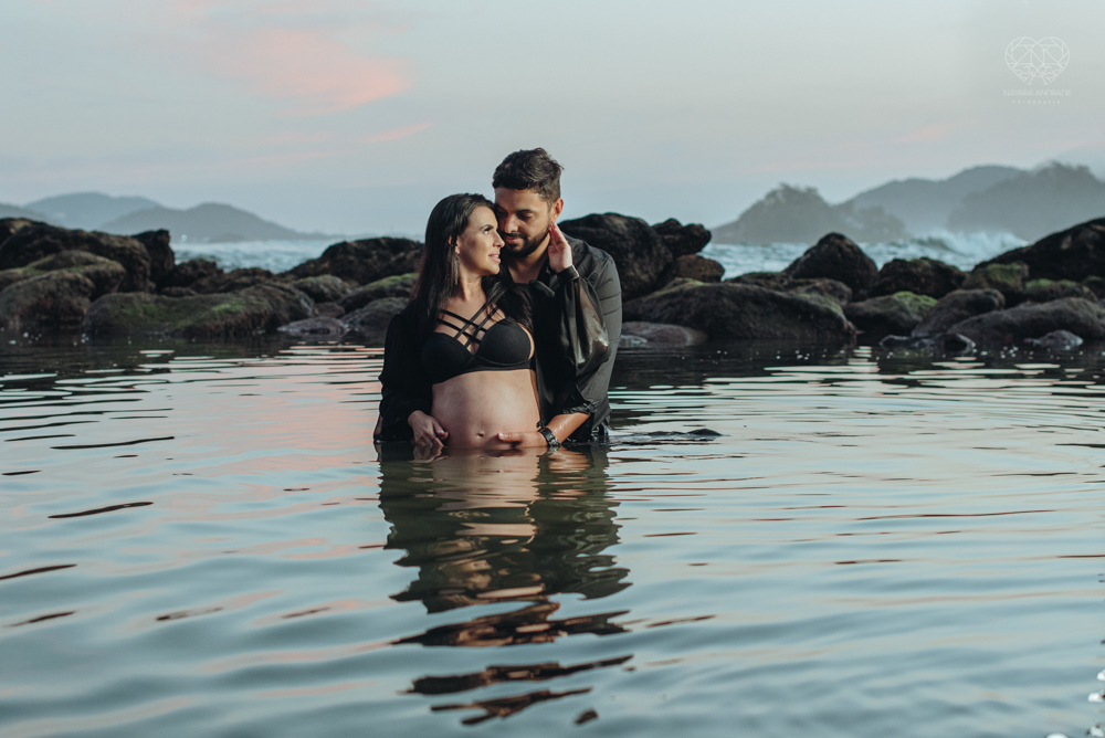 Ensaio gestante na praia do guaruja sao pedro iporgana e conchas no ltoral de sao paulo  gestante classica estilo moda fotos inspiradoras para gravidas criativas e com sentimento feitas pela fotografa premiada Nayara Andrade