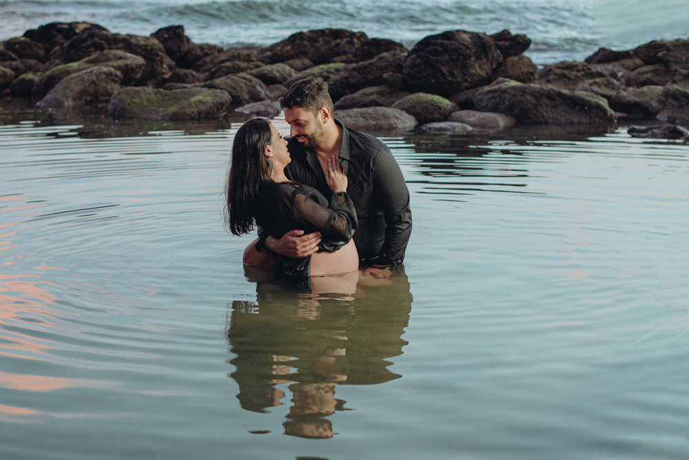 Ensaio gestante na praia do guaruja sao pedro iporgana e conchas no ltoral de sao paulo  gestante classica estilo moda fotos inspiradoras para gravidas criativas e com sentimento feitas pela fotografa premiada Nayara Andrade
