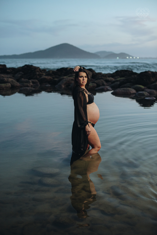 Ensaio gestante na praia do guaruja sao pedro iporgana e conchas no ltoral de sao paulo  gestante classica estilo moda fotos inspiradoras para gravidas criativas e com sentimento feitas pela fotografa premiada Nayara Andrade