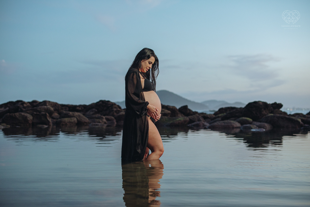 Ensaio gestante na praia do guaruja sao pedro iporgana e conchas no ltoral de sao paulo  gestante classica estilo moda fotos inspiradoras para gravidas criativas e com sentimento feitas pela fotografa premiada Nayara Andrade