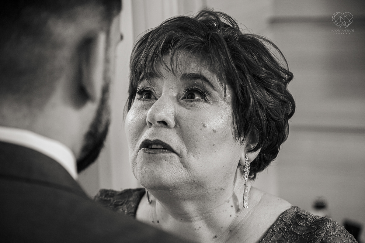 casamento classico com passarela espelhada luste luzes de noite no campo ao ar livre no ravena garden fotos pela fotografa premada Nayara Andrade de santos litoral de sao paulo