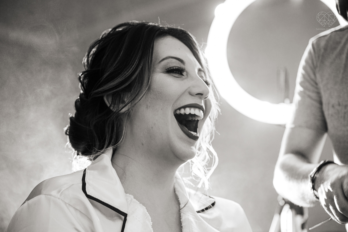 casamento classico com passarela espelhada luste luzes de noite no campo ao ar livre no ravena garden fotos pela fotografa premada Nayara Andrade de santos litoral de sao paulo