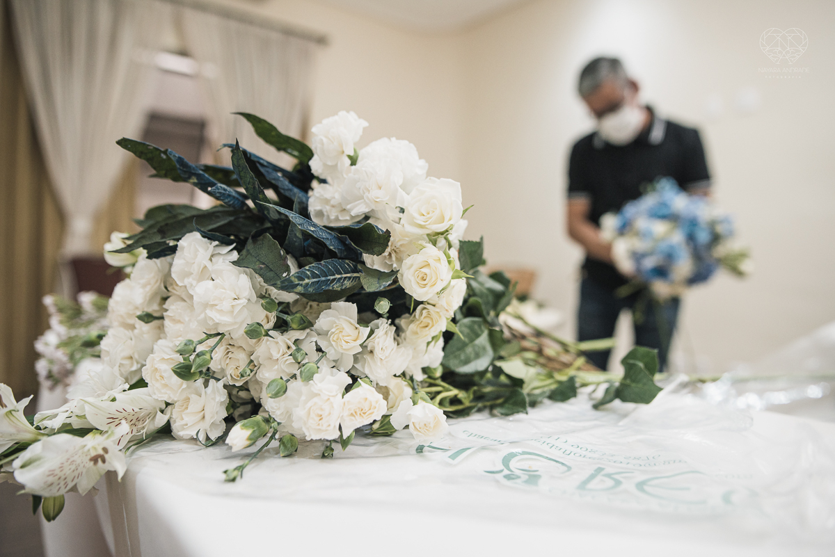 casamento classico com passarela espelhada luste luzes de noite no campo ao ar livre no ravena garden fotos pela fotografa premada Nayara Andrade de santos litoral de sao paulo