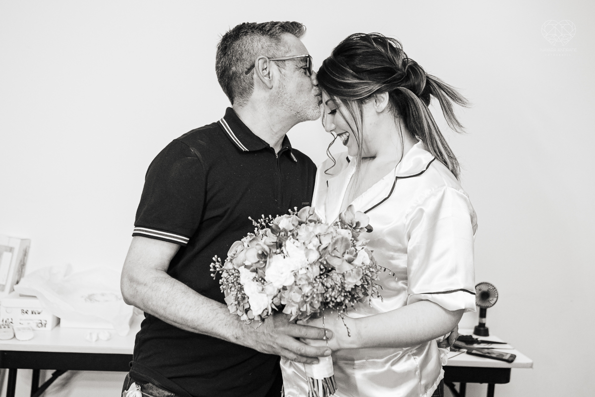 casamento classico com passarela espelhada luste luzes de noite no campo ao ar livre no ravena garden fotos pela fotografa premada Nayara Andrade de santos litoral de sao paulo