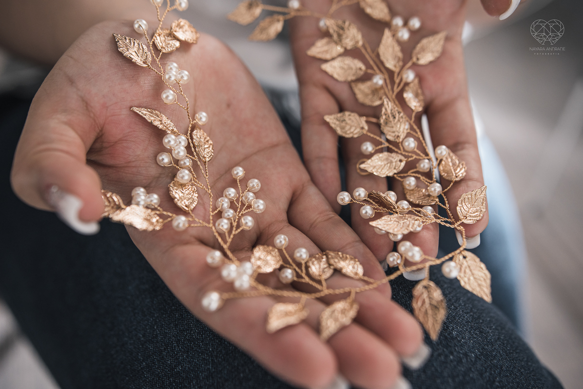 casamento classico com passarela espelhada luste luzes de noite no campo ao ar livre no ravena garden fotos pela fotografa premada Nayara Andrade de santos litoral de sao paulo