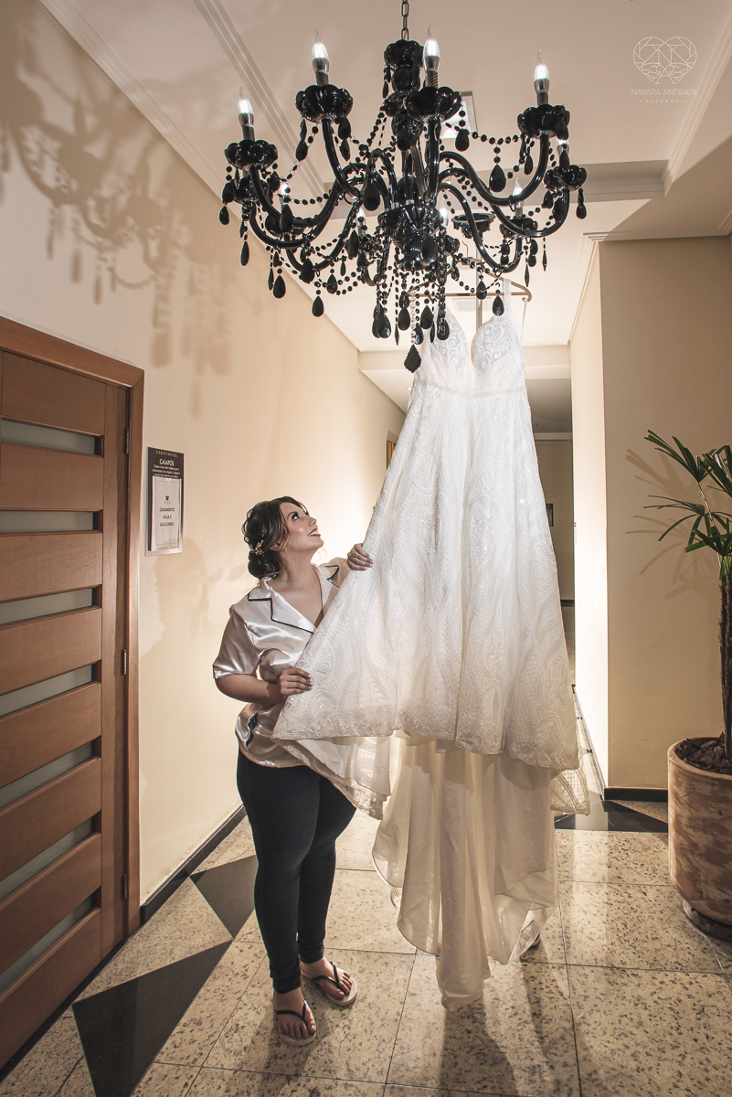 casamento classico com passarela espelhada luste luzes de noite no campo ao ar livre no ravena garden fotos pela fotografa premcasamento classico com passarela espelhada luste luzes de noite no campo ao ar ada Nayara Andrade de santos litoral de sao paulo