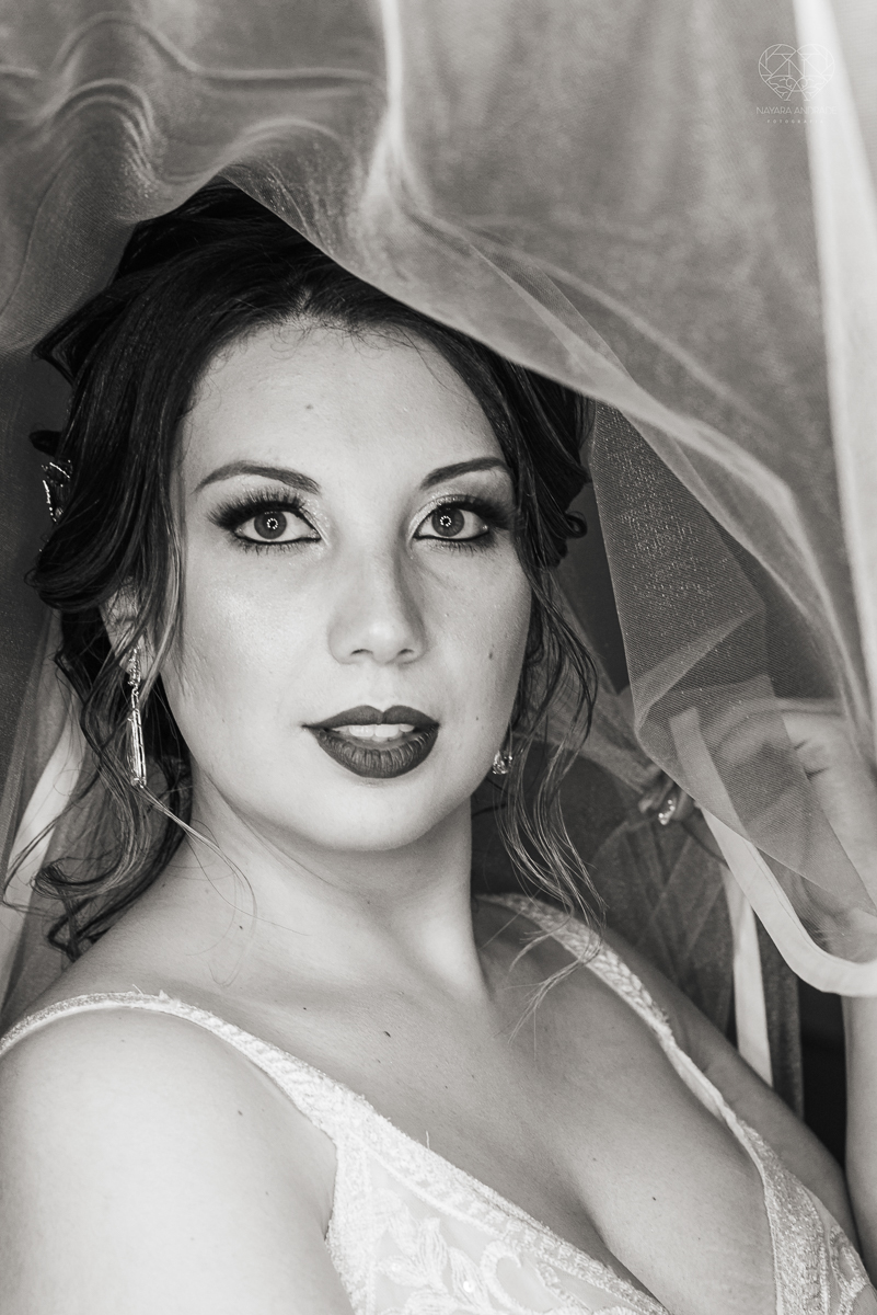 casamento classico com passarela espelhada luste luzes de noite no campo ao ar livre no ravena garden fotos pela fotografa premada Nayara Andrade de santos litoral de sao paulo