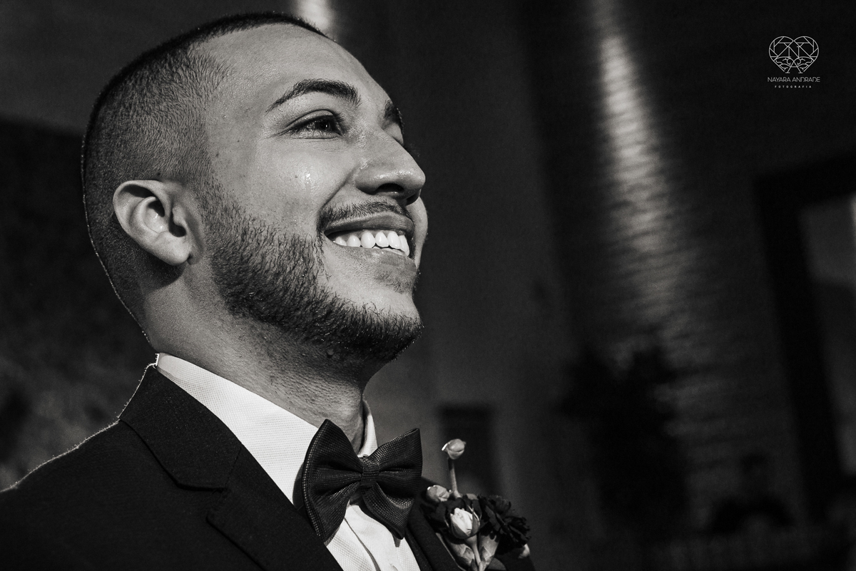 Fotografia de casamento classico noturno lupalaroni decoracao no espaço atmosphera no guaruja nayara andrade fotografa premiada em santos decoraçao com lustre casamento classico noturno  terno azul e noiva vestido sereia fotografia emocionante casamento