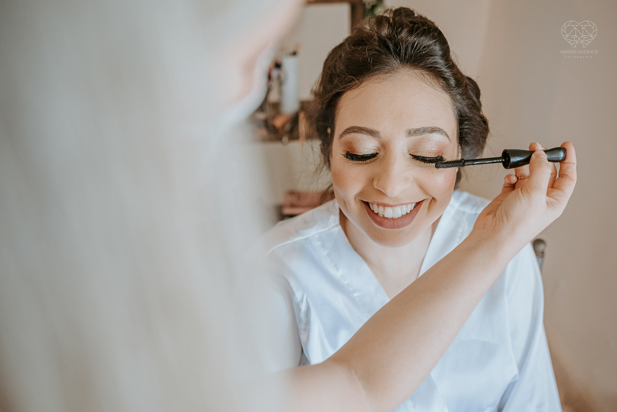 casamento realizado na praia com casa pe na areia casal jovem feito na casa 80 no guaruja pela fotografa premiada nayara andrade noiva de vestido de renda leve fotos inspiradoras para casar de dia
