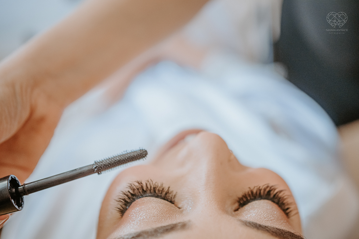 casamento realizado na praia com casa pe na areia casal jovem feito na casa 80 no guaruja pela fotografa premiada nayara andrade noiva de vestido de renda leve fotos inspiradoras para casar de dia