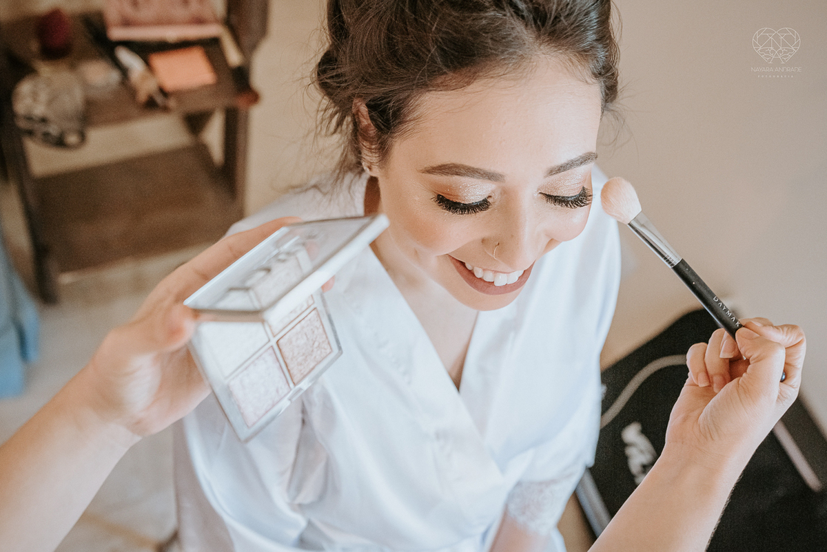 casamento realizado na praia com casa pe na areia casal jovem feito na casa 80 no guaruja pela fotografa premiada nayara andrade noiva de vestido de renda leve fotos inspiradoras para casar de dia