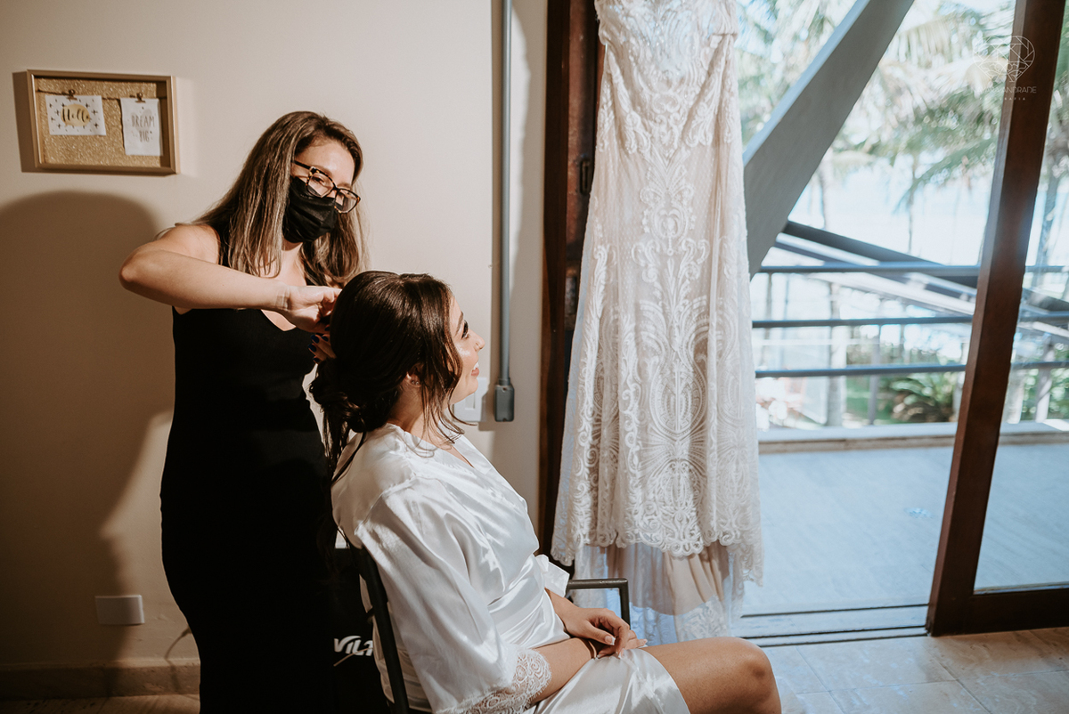 casamento realizado na praia com casa pe na areia casal jovem feito na casa 80 no guaruja pela fotografa premiada nayara andrade noiva de vestido de renda leve fotos inspiradoras para casar de dia