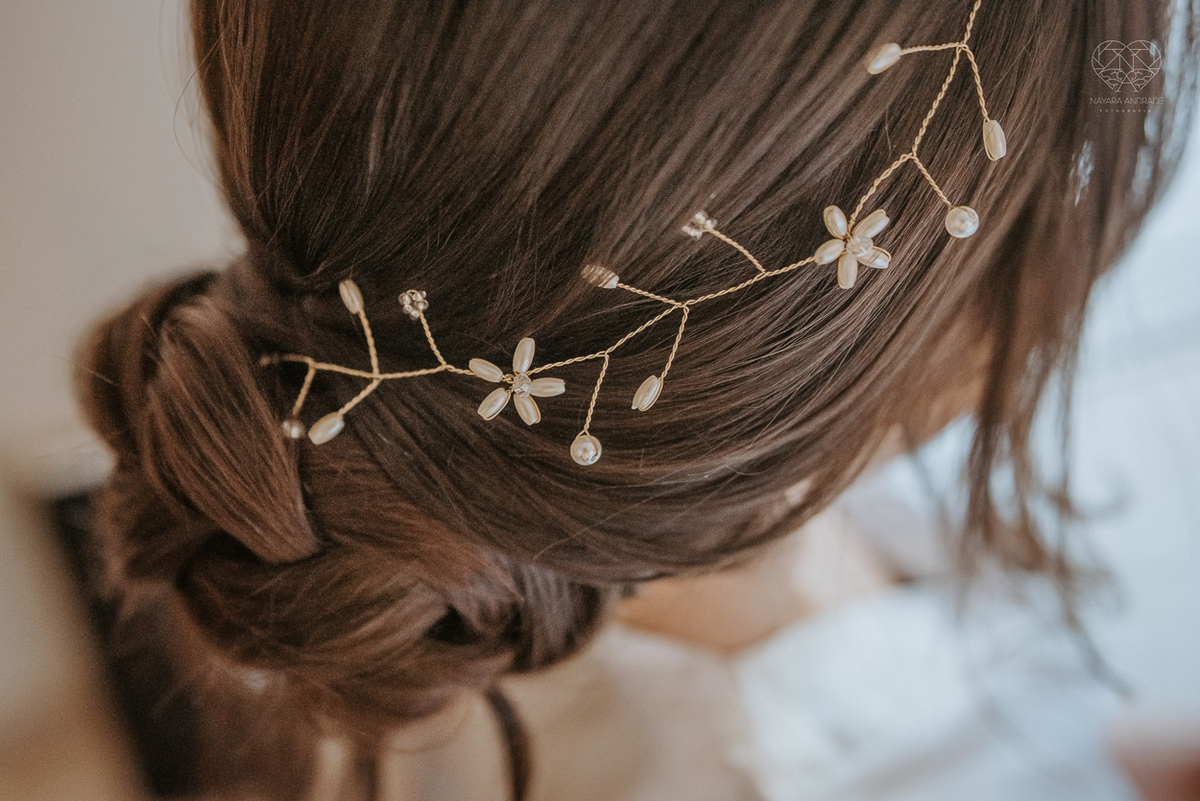 casamento realizado na praia com casa pe na areia casal jovem feito na casa 80 no guaruja pela fotografa premiada nayara andrade noiva de vestido de renda leve fotos inspiradoras para casar de dia