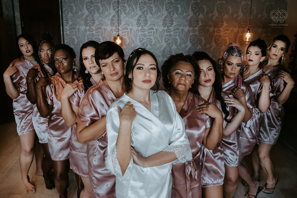 casamento realizado na praia com casa pe na areia casal jovem feito na casa 80 no guaruja pela fotografa premiada nayara andrade noiva de vestido de renda leve fotos inspiradoras para casar de dia