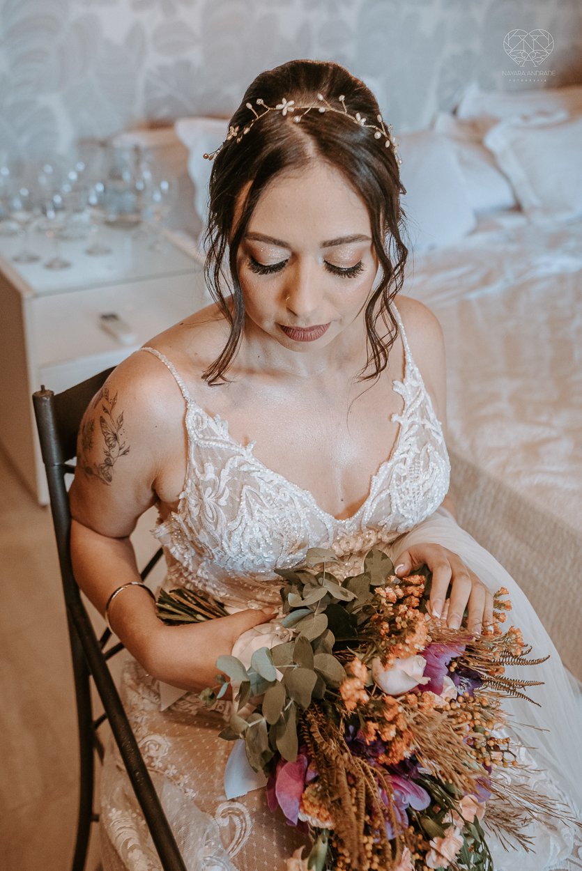 casamento realizado na praia com casa pe na areia casal jovem feito na casa 80 no guaruja pela fotografa premiada nayara andrade noiva de vestido de renda leve fotos inspiradoras para casar de dia