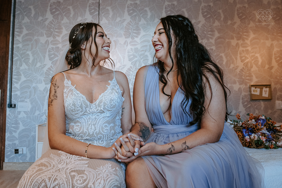 casamento realizado na praia com casa pe na areia casal jovem feito na casa 80 no guaruja pela fotografa premiada nayara andrade noiva de vestido de renda leve fotos inspiradoras para casar de dia