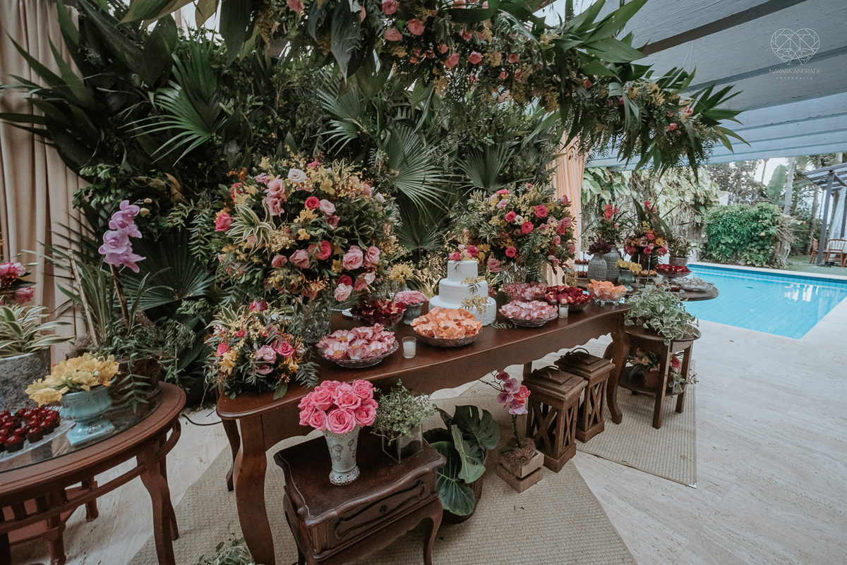 casamento realizado na praia com casa pe na areia casal jovem feito na casa 80 no guaruja pela fotografa premiada nayara andrade noiva de vestido de renda leve fotos inspiradoras para casar de dia
