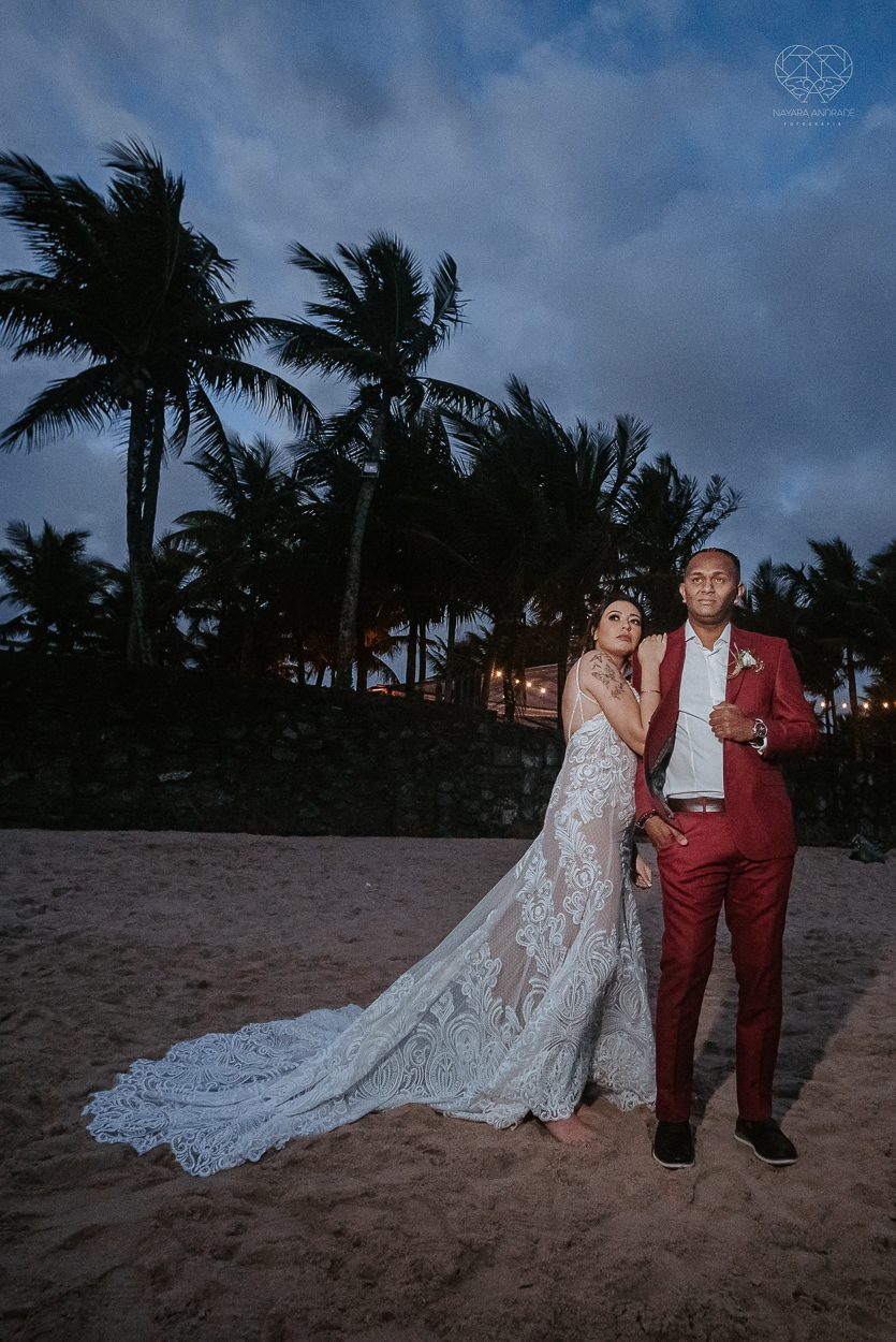 casamento realizado na praia com casa pe na areia casal jovem feito na casa 80 no guaruja pela fotografa premiada nayara andrade noiva de vestido de renda leve fotos inspiradoras para casar de dia