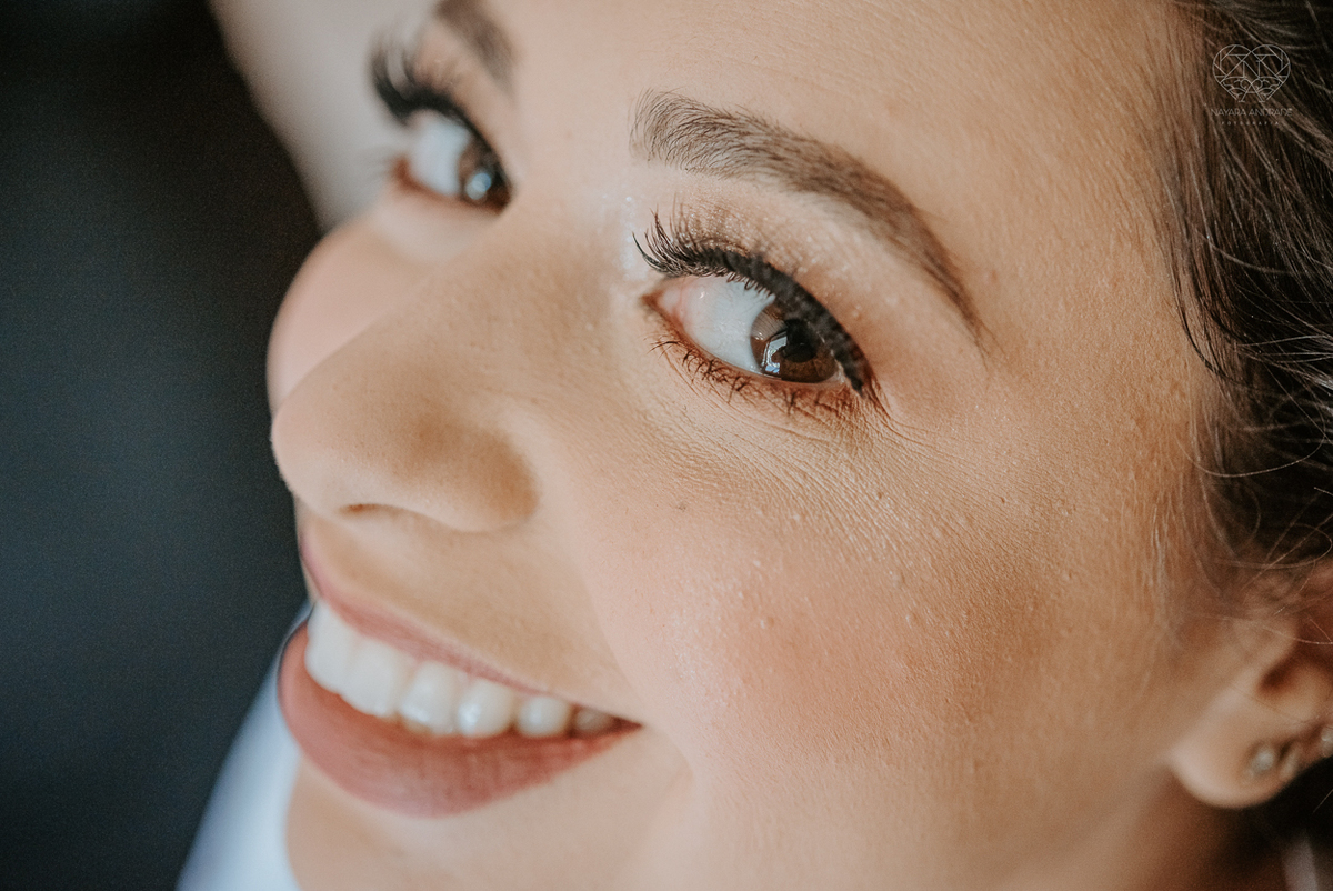 casamento realizado na praia com casa pe na areia casal jovem feito na casa 80 no guaruja pela fotografa premiada nayara andrade noiva de vestido de renda leve fotos inspiradoras para casar de dia