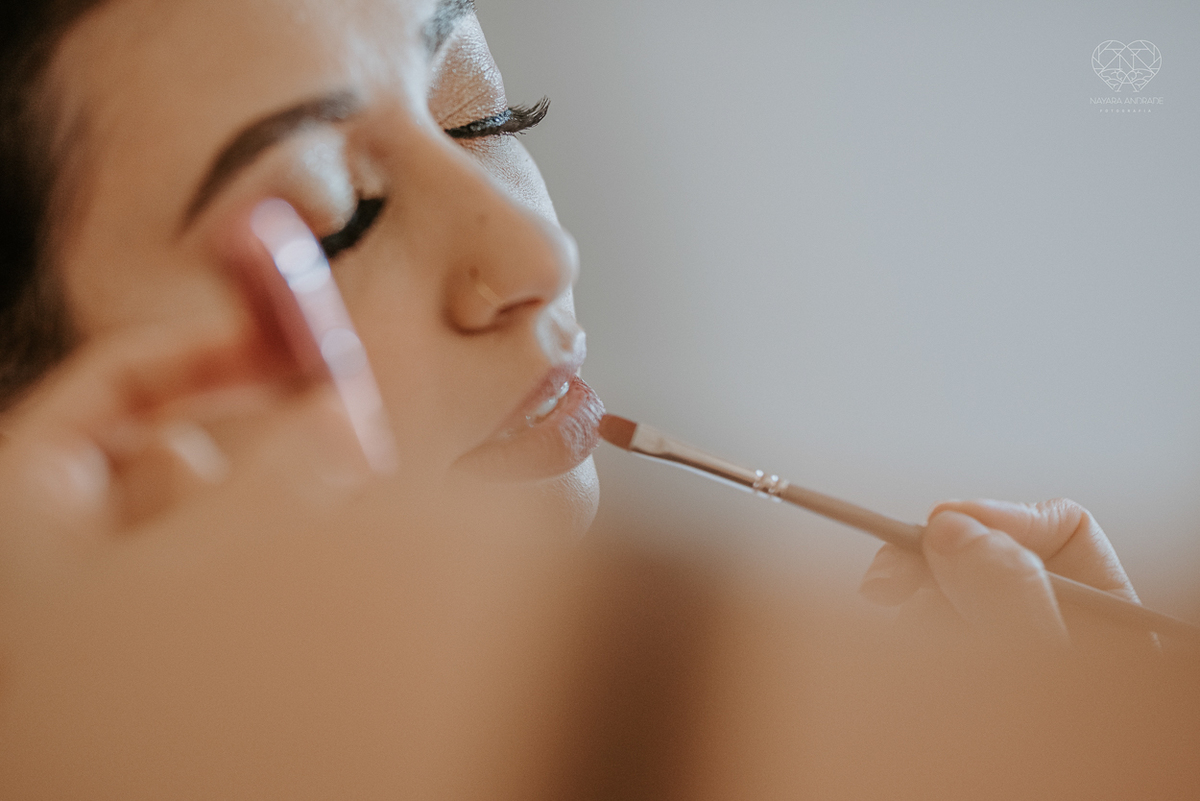 casamento realizado na praia com casa pe na areia casal jovem feito na casa 80 no guaruja pela fotografa premiada nayara andrade noiva de vestido de renda leve fotos inspiradoras para casar de dia