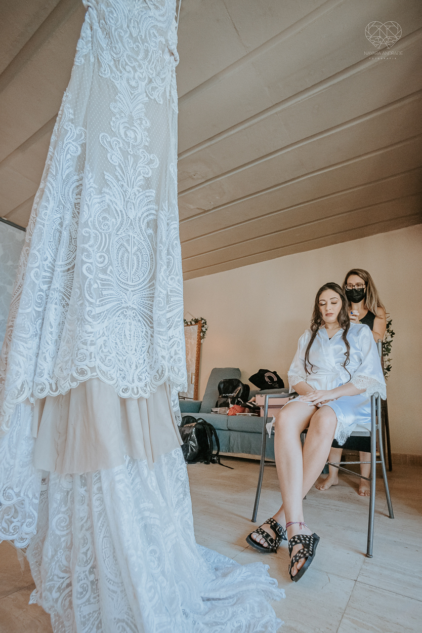 casamento realizado na praia com casa pe na areia casal jovem feito na casa 80 no guaruja pela fotografa premiada nayara andrade noiva de vestido de renda leve fotos inspiradoras para casar de dia