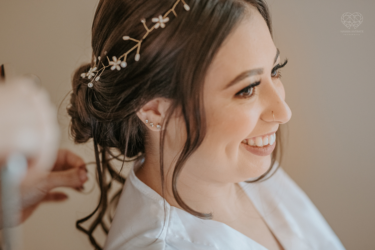 casamento realizado na praia com casa pe na areia casal jovem feito na casa 80 no guaruja pela fotografa premiada nayara andrade noiva de vestido de renda leve fotos inspiradoras para casar de dia