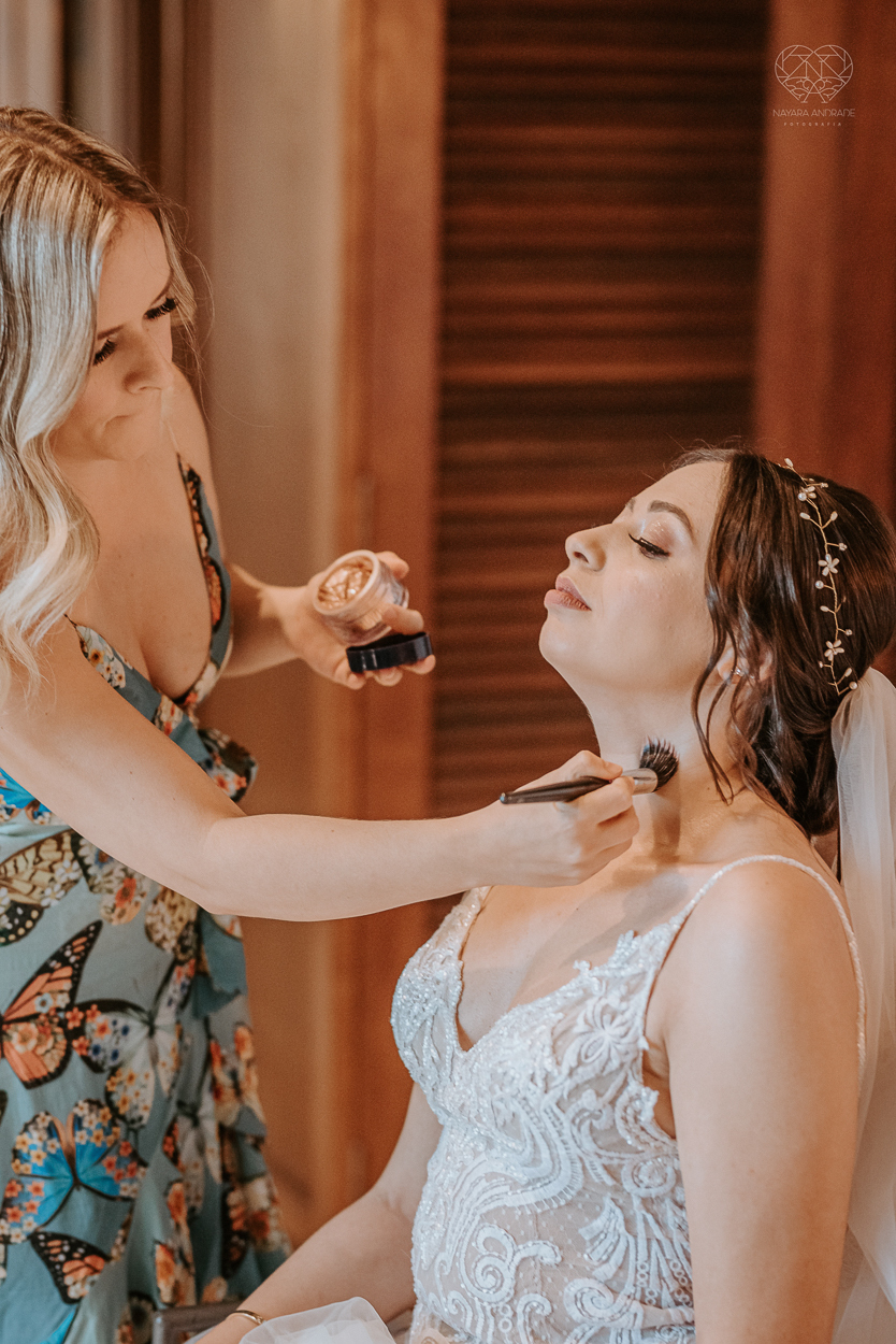 casamento realizado na praia com casa pe na areia casal jovem feito na casa 80 no guaruja pela fotografa premiada nayara andrade noiva de vestido de renda leve fotos inspiradoras para casar de dia