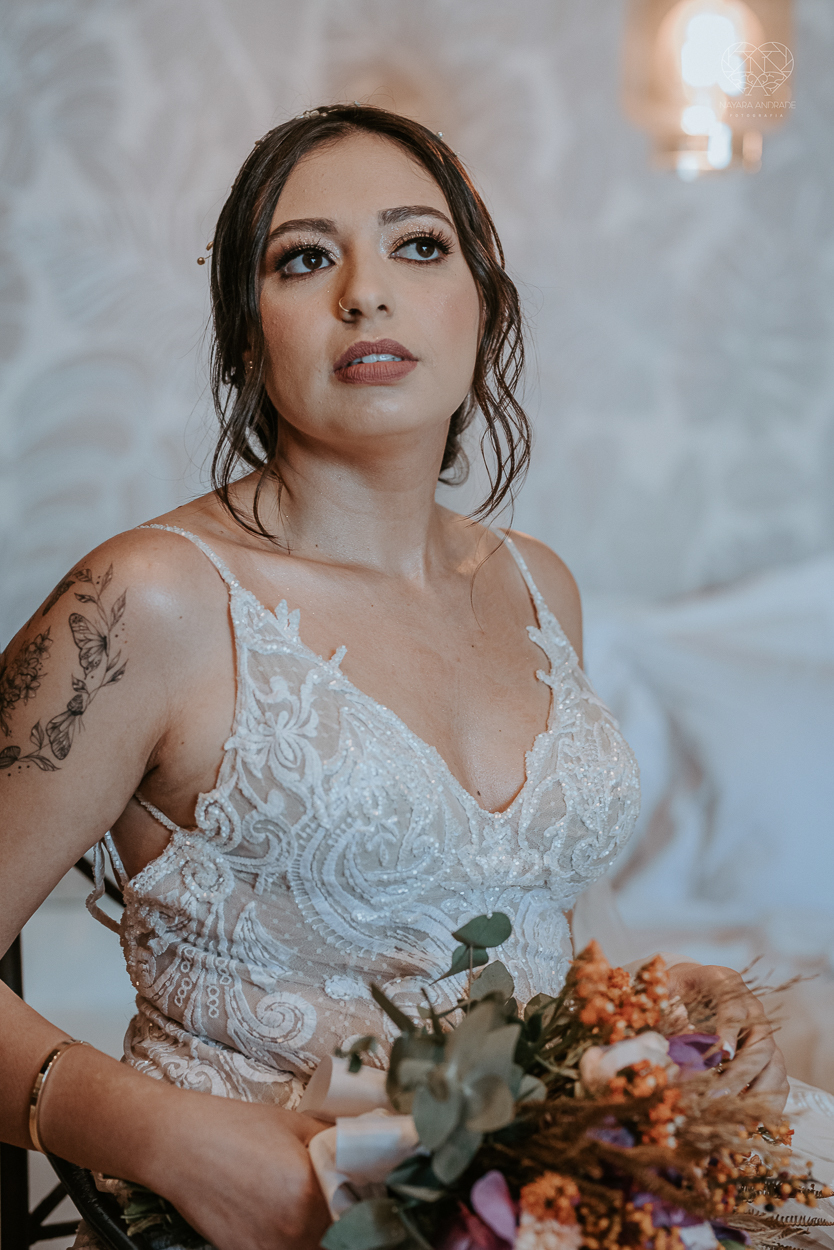 casamento realizado na praia com casa pe na areia casal jovem feito na casa 80 no guaruja pela fotografa premiada nayara andrade noiva de vestido de renda leve fotos inspiradoras para casar de dia