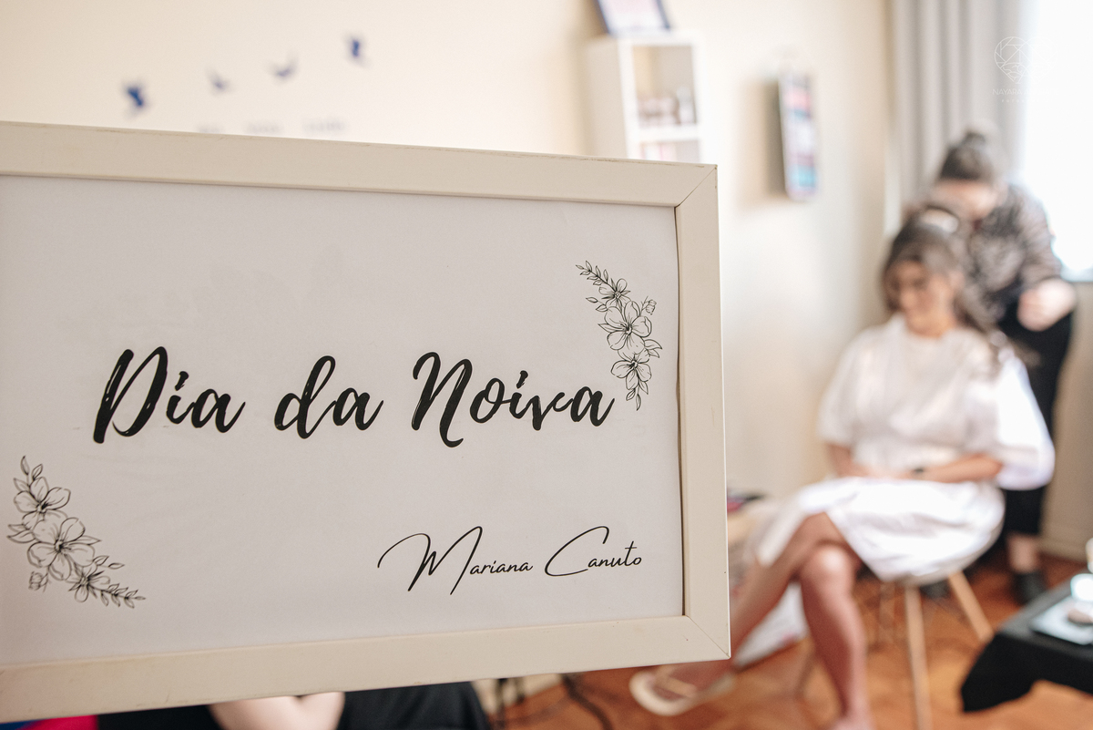 Casamento intimista mini wedding noiva making of se arruma em casa restaurante rustico fotos minimalistas e romanticas feitas com arte pela fotografa premiada nayara andrade de santos sao paulo. Fotografia de casamento de dia ideias e inspiraçoes