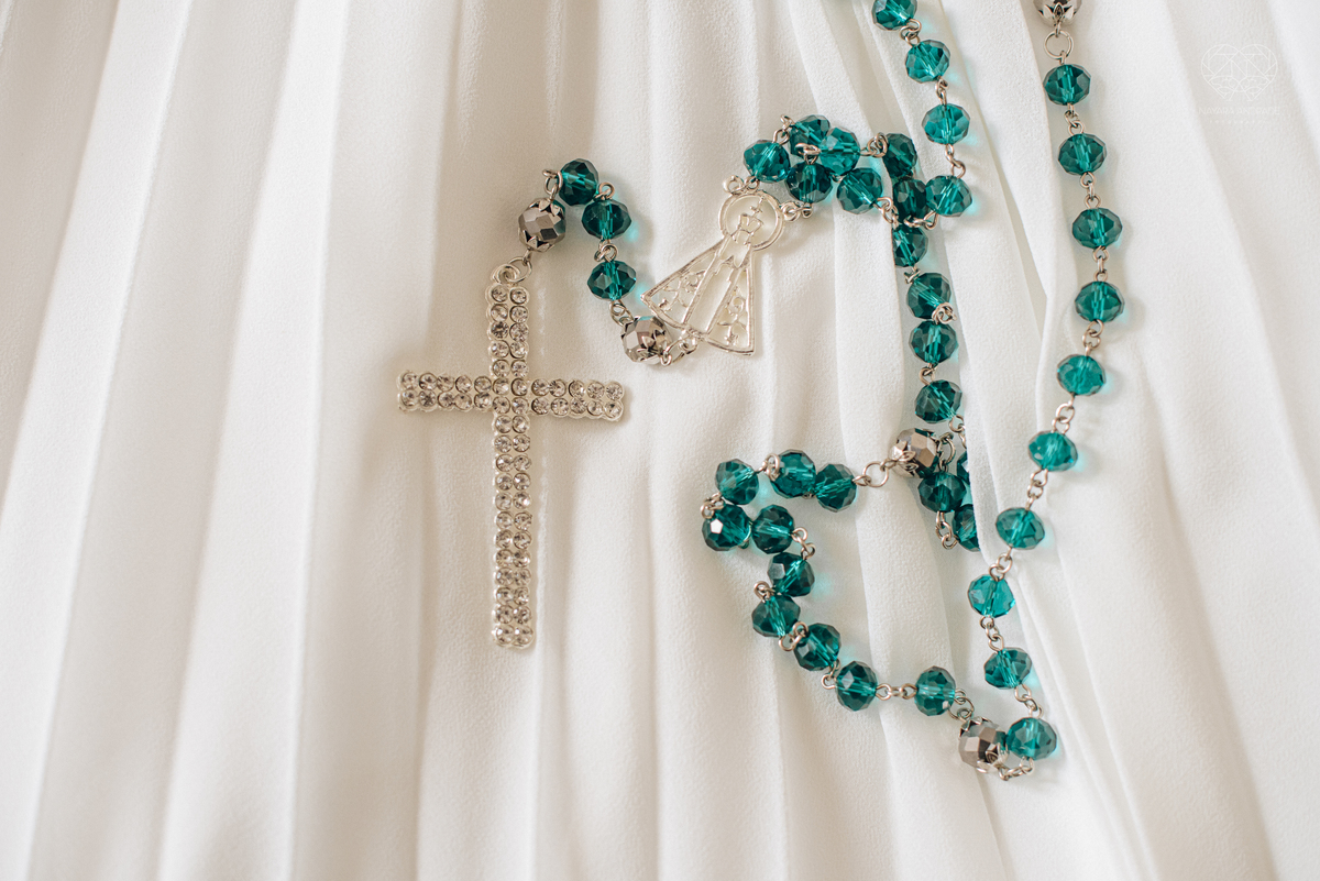 Casamento intimista mini wedding noiva making of se arruma em casa restaurante rustico fotos minimalistas e romanticas feitas com arte pela fotografa premiada nayara andrade de santos sao paulo. Fotografia de casamento de dia ideias e inspiraçoes