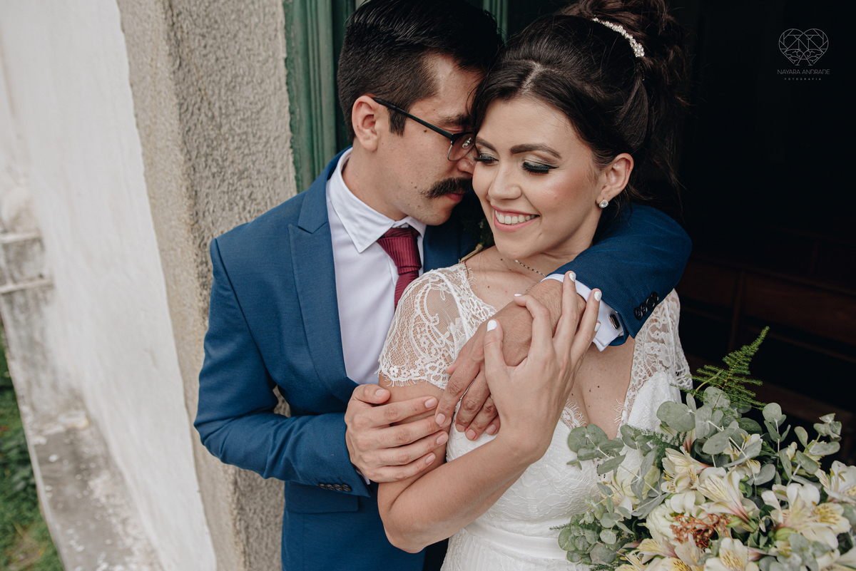 Casamento intimista mini wedding noiva making of se arruma em casa restaurante rustico fotos minimalistas e romanticas feitas com arte pela fotografa premiada nayara andrade de santos sao paulo. Fotografia de retrato da noiva 