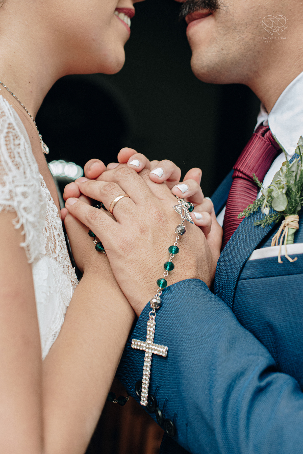 Casamento intimista mini wedding noiva making of se arruma em casa restaurante rustico fotos minimalistas e romanticas feitas com arte pela fotografa premiada nayara andrade de santos sao paulo. Fotografia de retrato da noiva 