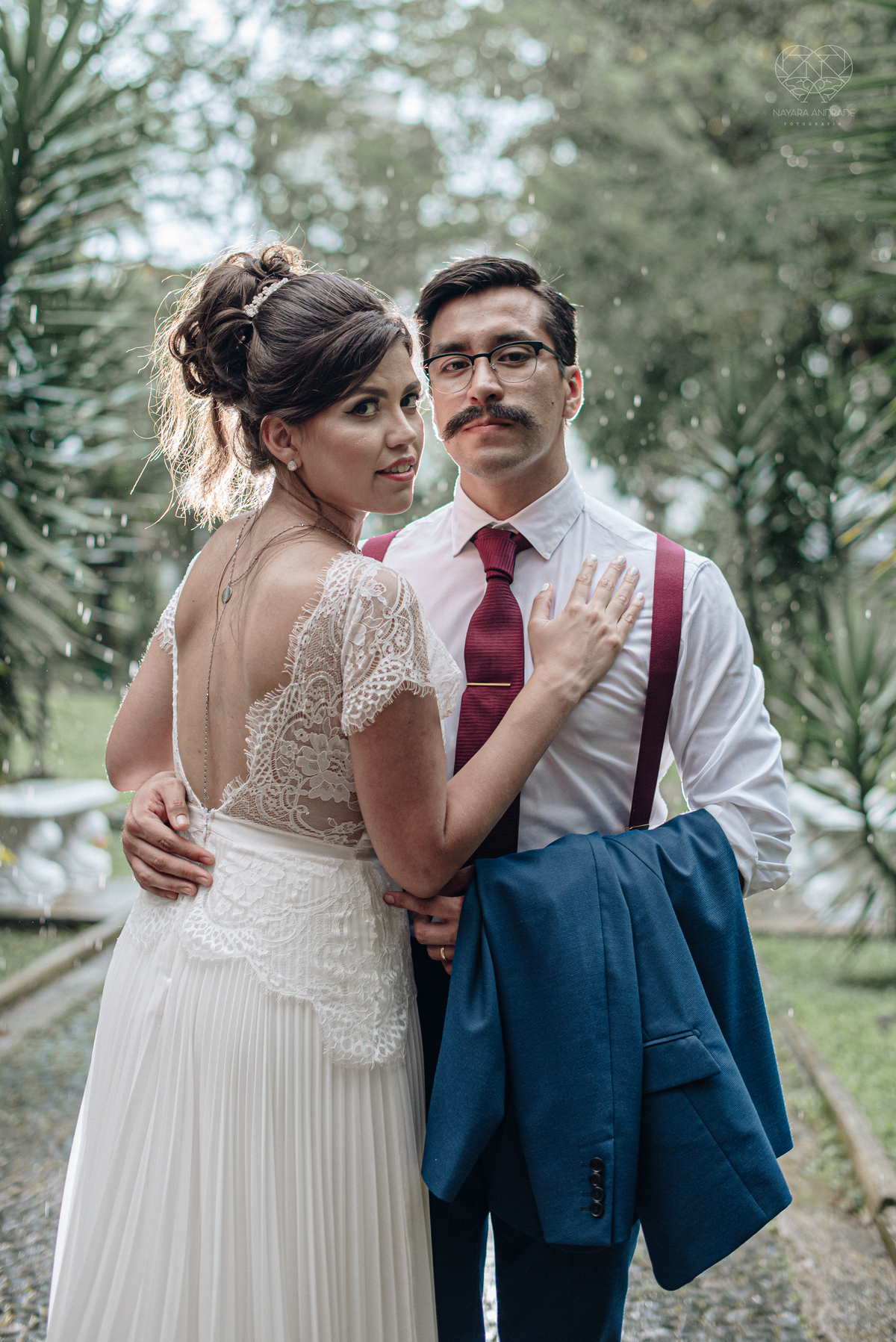 Casamento intimista mini wedding noiva making of se arruma em casa restaurante rustico fotos minimalistas e romanticas feitas com arte pela fotografa premiada nayara andrade de santos sao paulo. Fotografia de retrato da noiva 