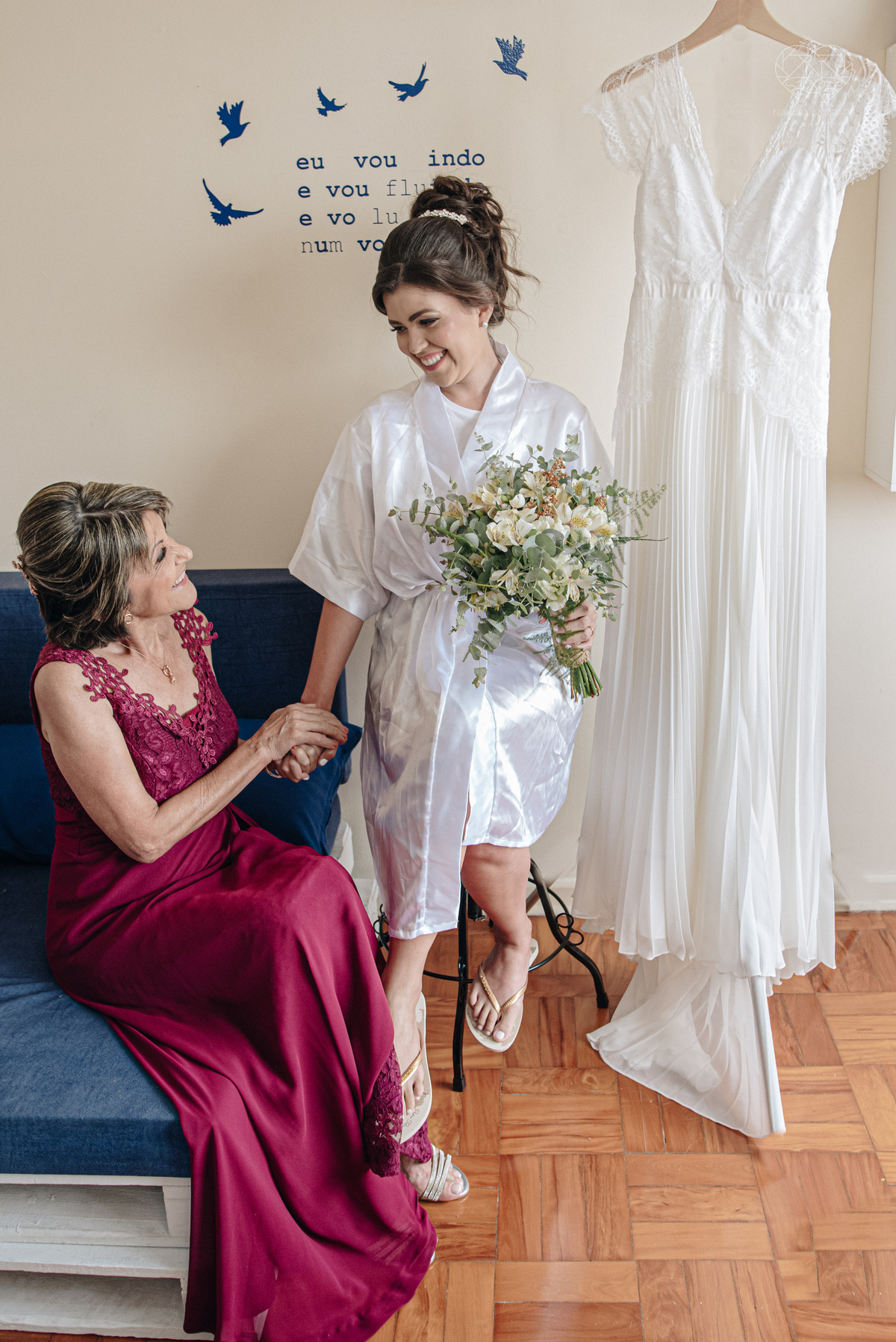 Casamento intimista mini wedding noiva making of se arruma em casa restaurante rustico fotos minimalistas e romanticas feitas com arte pela fotografa premiada nayara andrade de santos sao paulo. Fotografia de casamento de dia ideias e inspiraçoes