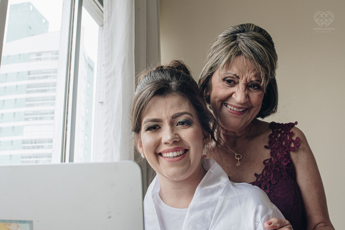 Casamento intimista mini wedding noiva making of se arruma em casa restaurante rustico fotos minimalistas e romanticas feitas com arte pela fotografa premiada nayara andrade de santos sao paulo. Fotografia de casamento de dia ideias e inspiraçoes