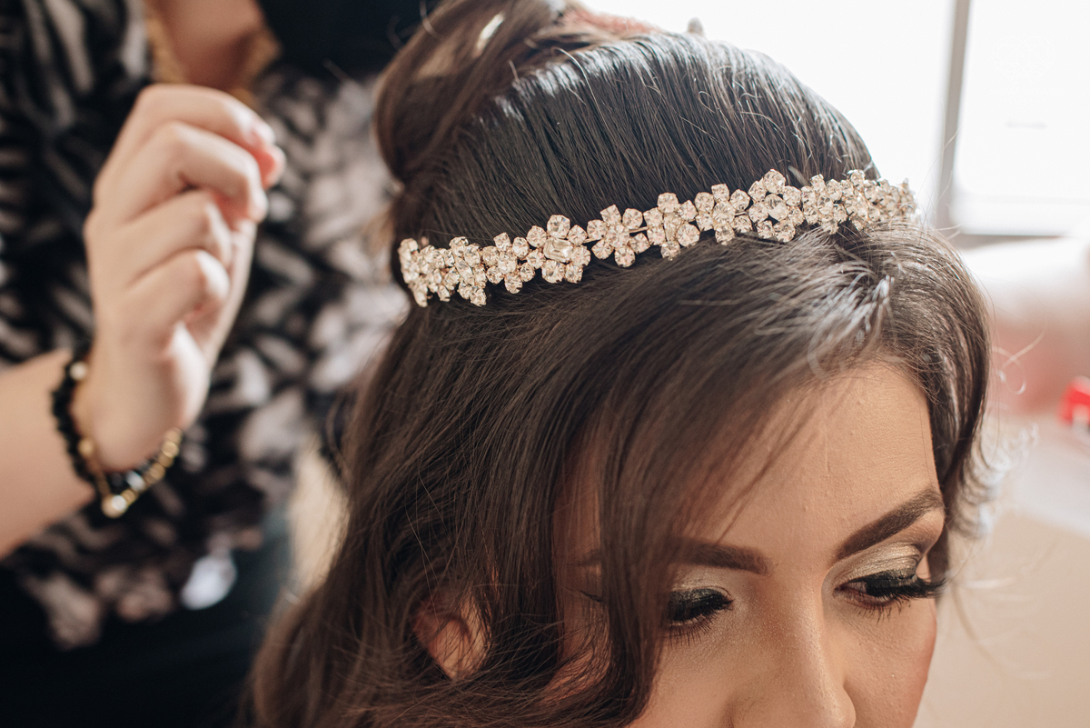 Casamento intimista mini wedding noiva making of se arruma em casa restaurante rustico fotos minimalistas e romanticas feitas com arte pela fotografa premiada nayara andrade de santos sao paulo. Fotografia de casamento de dia ideias e inspiraçoes